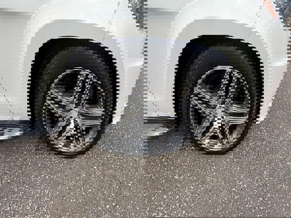 Used 2014 Mercedes-Benz GL 550 4MATIC image 15