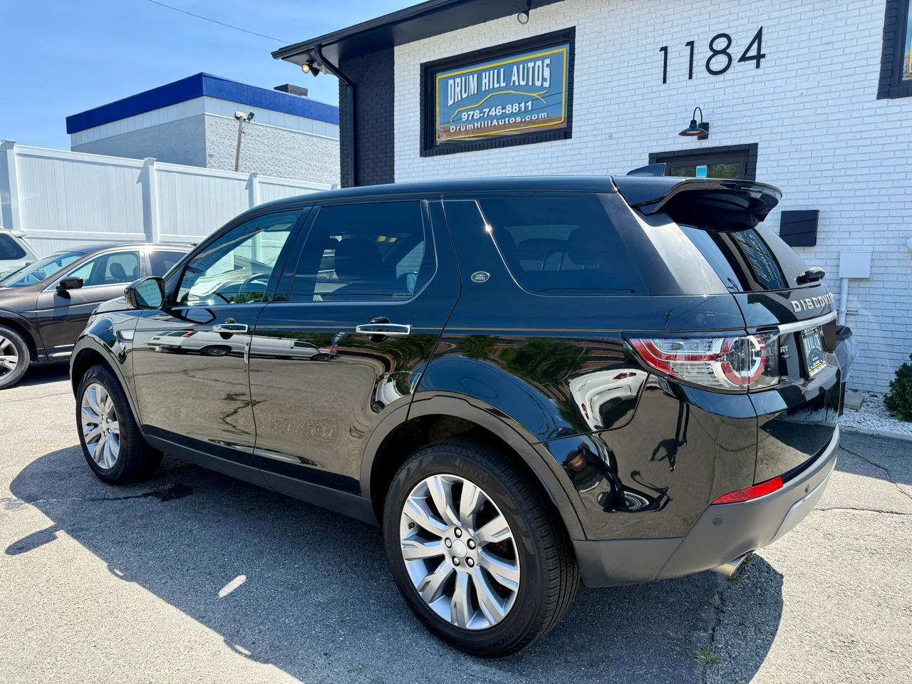 Used 2017 Land Rover Discovery Sport HSE Luxury AWD/4WD image 3