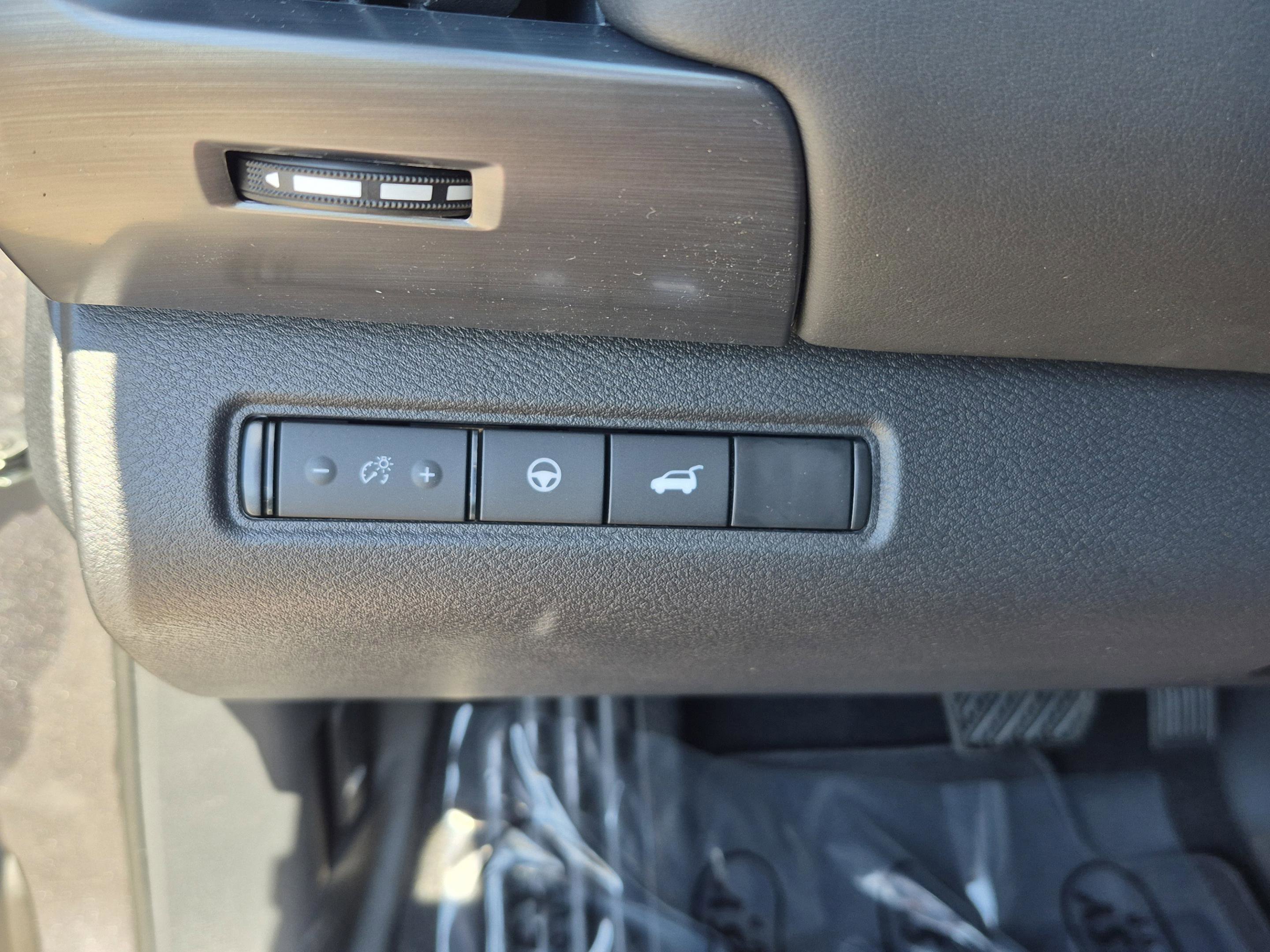 New 2026 Nissan Pathfinder SL FWD image 30