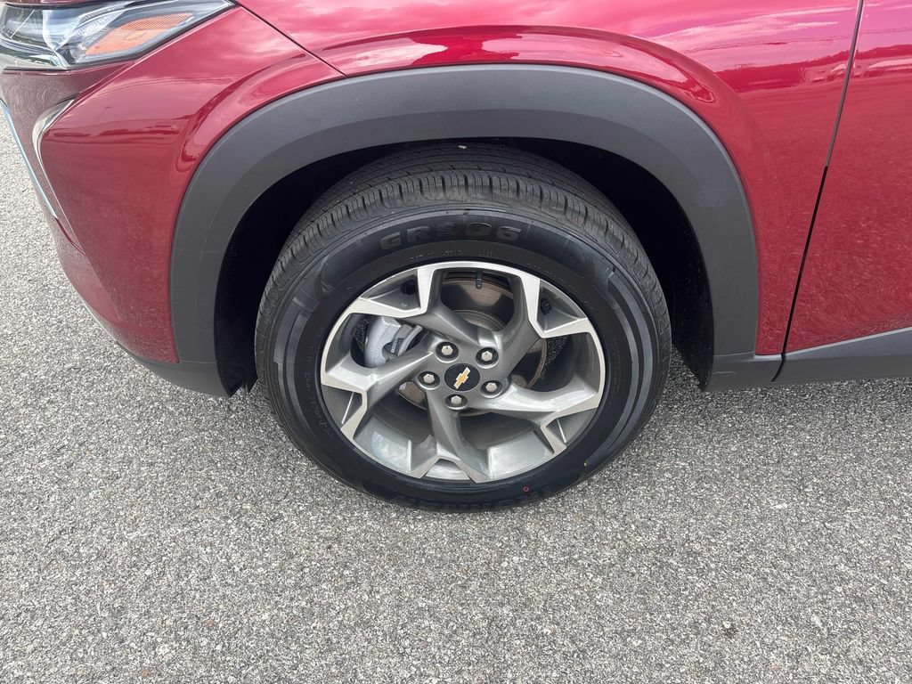 Used 2025 Chevrolet Trax LT FWD image 28