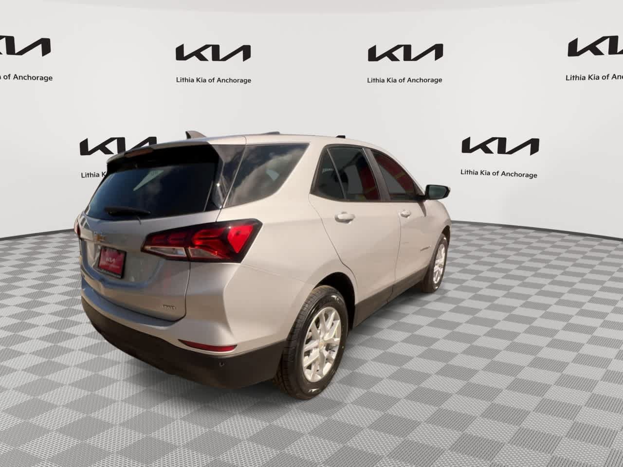 Used 2022 Chevrolet Equinox LS w/ Driver Confidence II Package AWD/4WD image 8