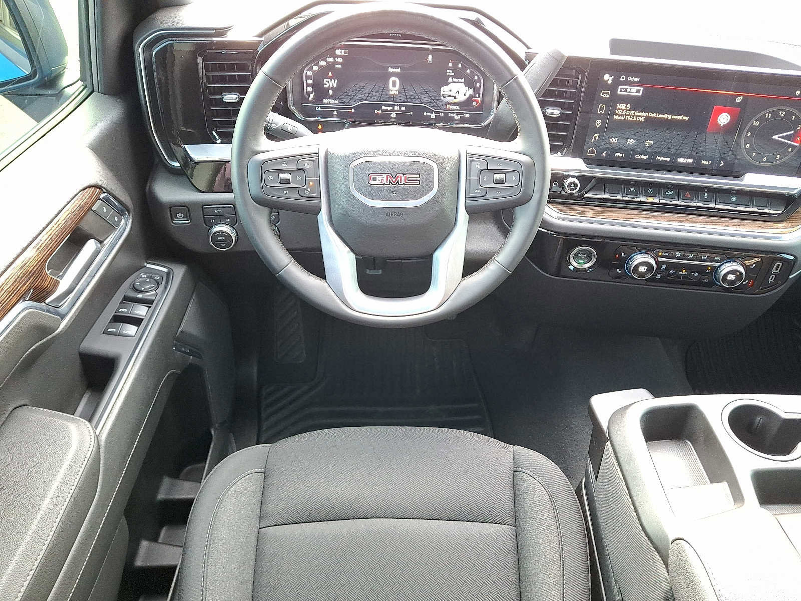 Used 2024 GMC Sierra 1500 Elevation image 12