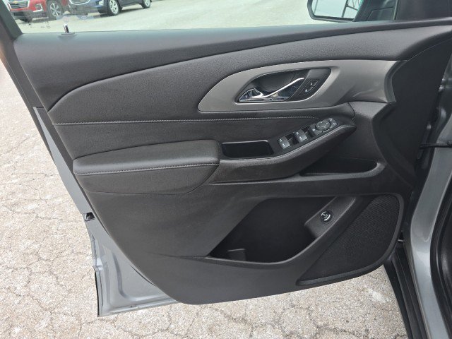 Used 2023 Chevrolet Traverse LT image 13