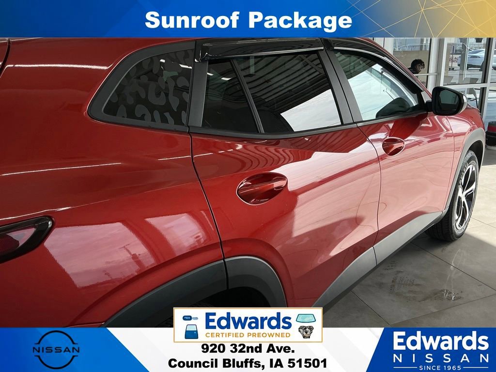 Used 2024 Chevrolet Trax RS w/ Sunroof Package FWD image 9