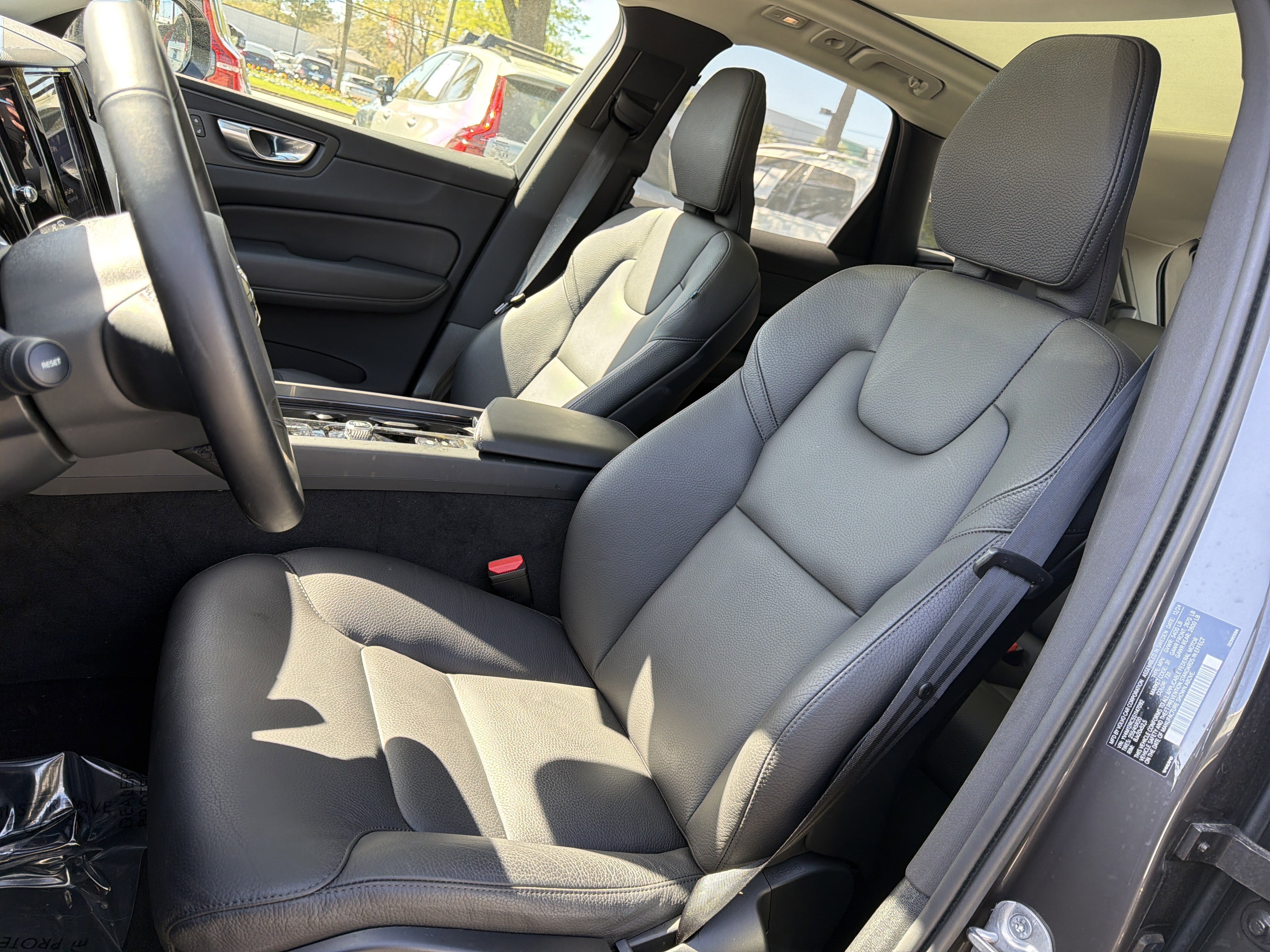 Certified 2025 Volvo XC60 B5 Plus image 17