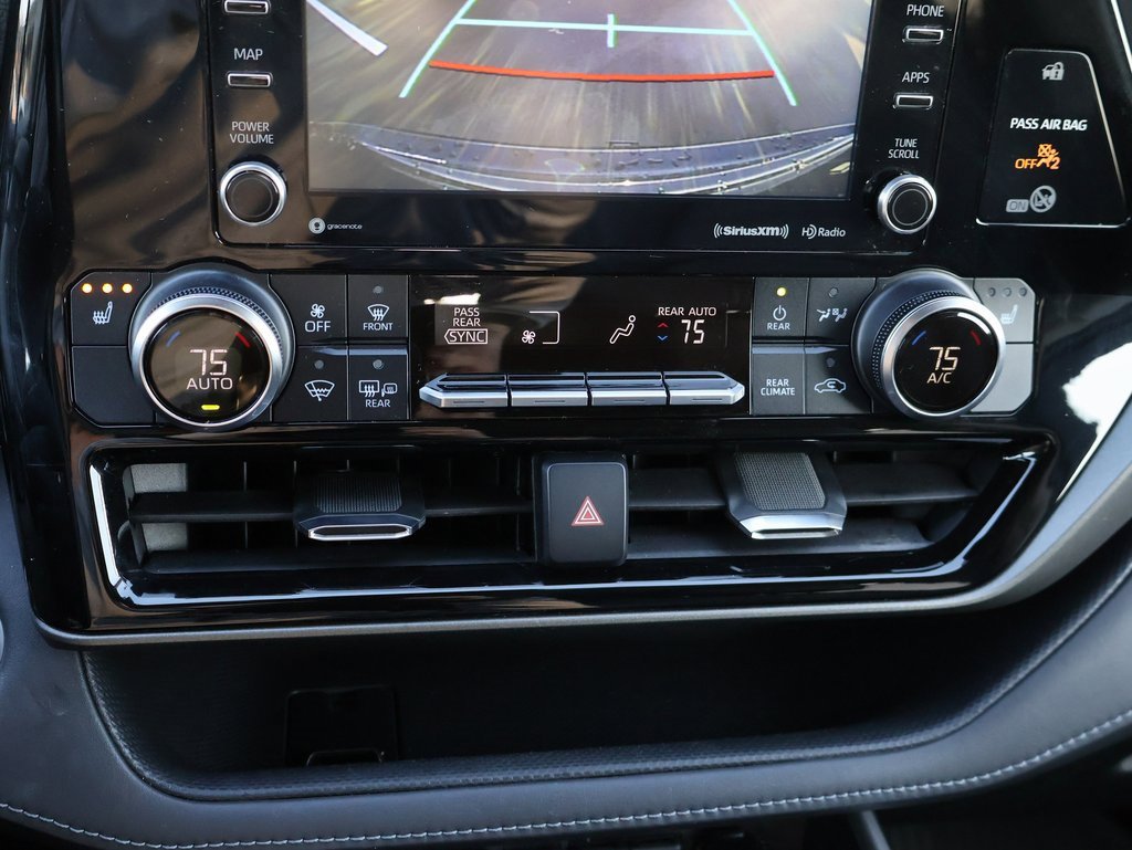 Used 2020 Toyota Highlander XLE image 23