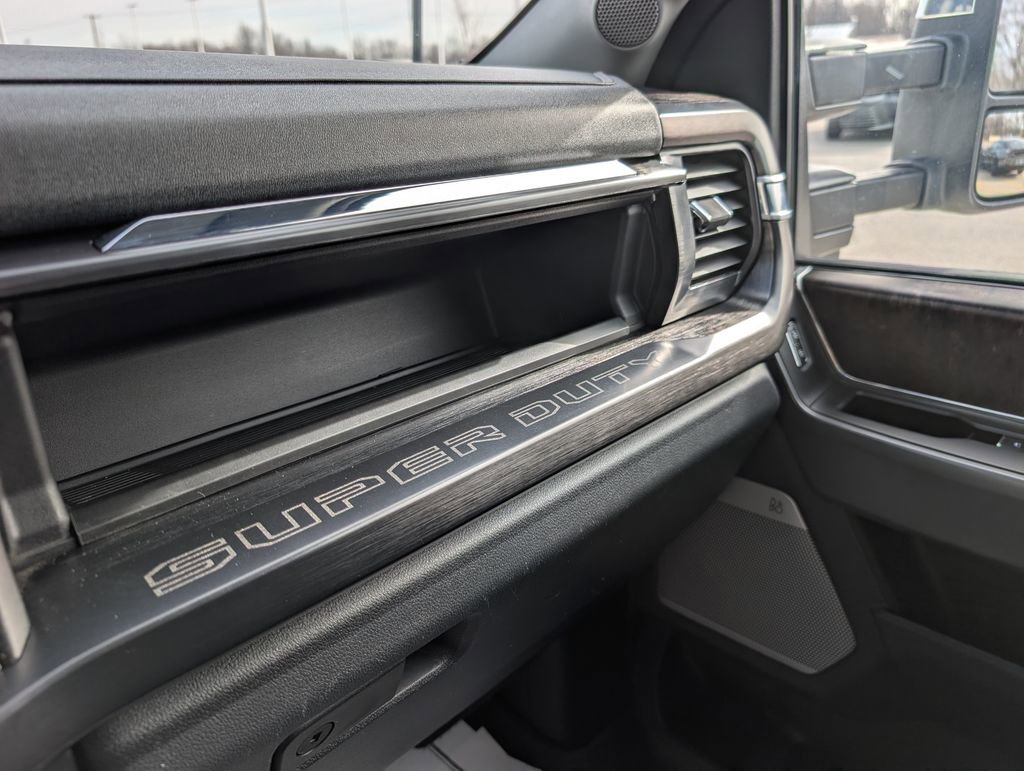 Used 2023 Ford F350 Lariat w/ Chrome Package image 32