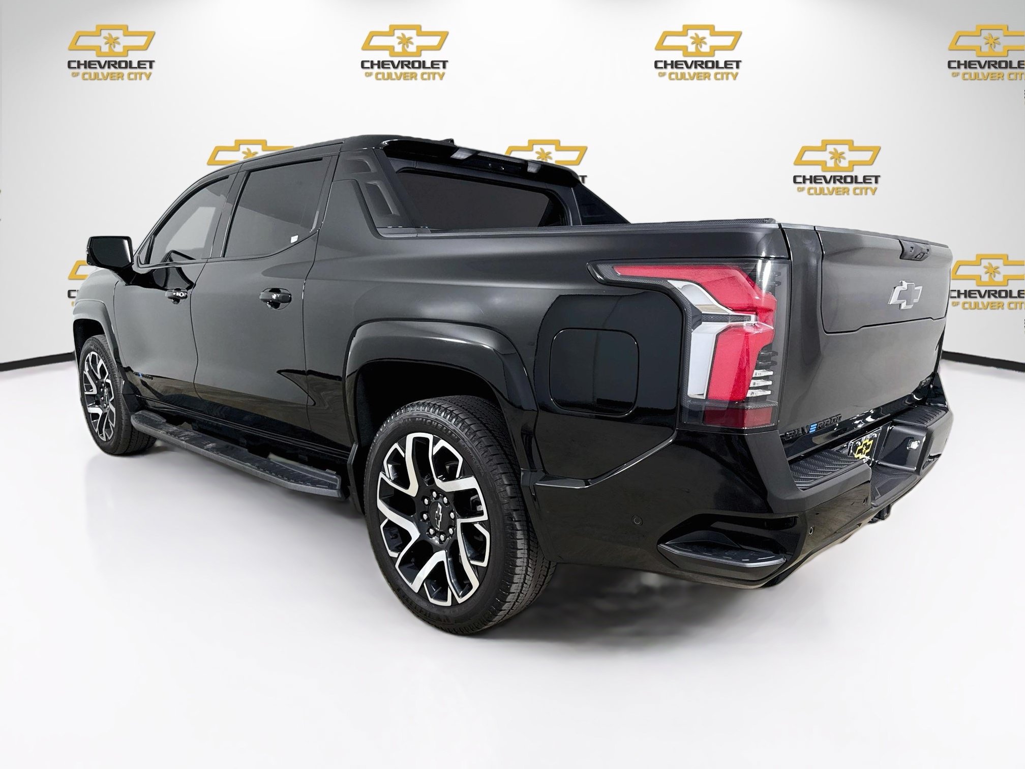 Used 2024 Chevrolet Silverado EV RST AWD/4WD image 6