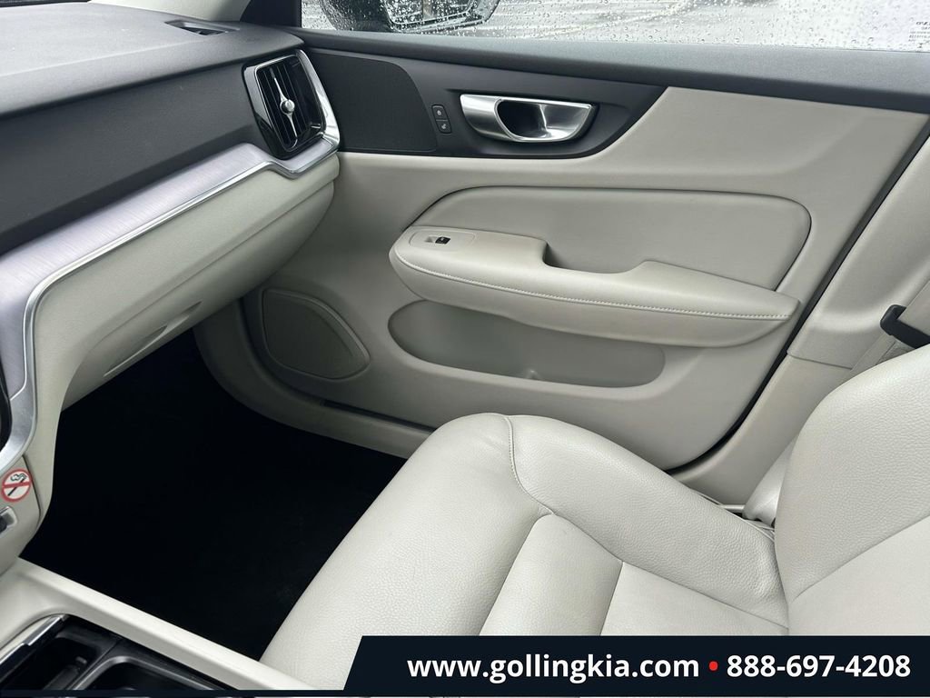 Used 2024 Volvo S60 B5 Core image 30
