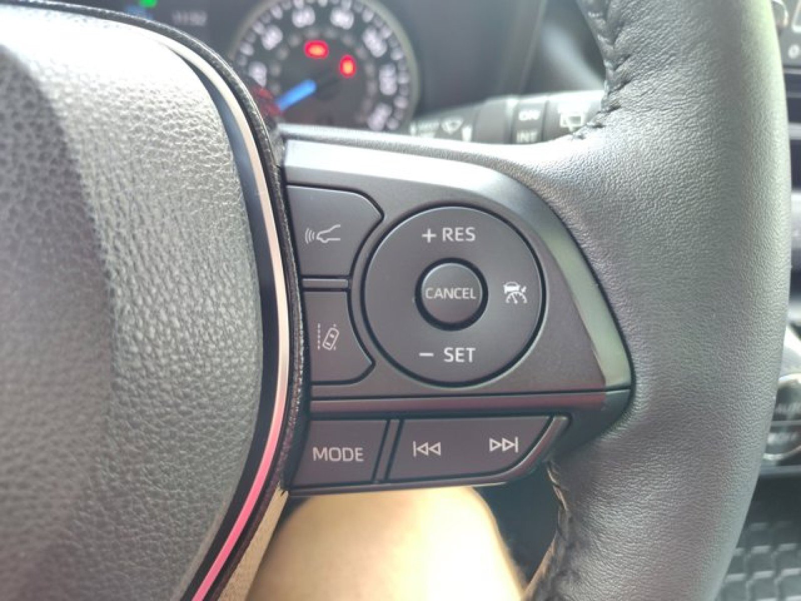 Used 2021 Toyota RAV4 XLE Premium image 25