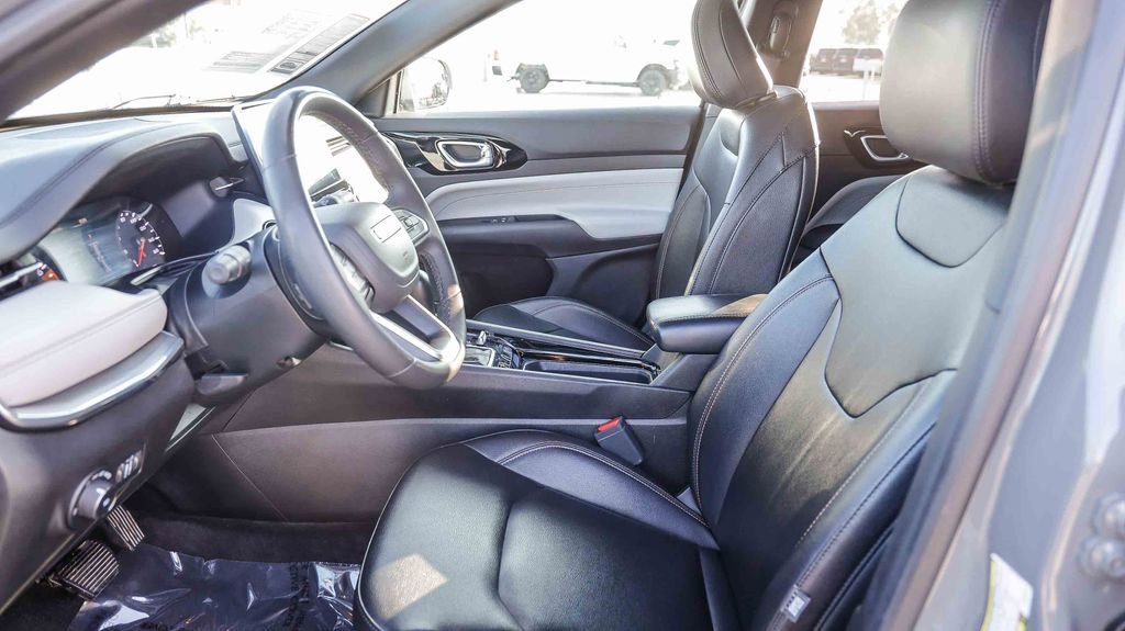 Used 2024 Jeep Compass Limited image 18