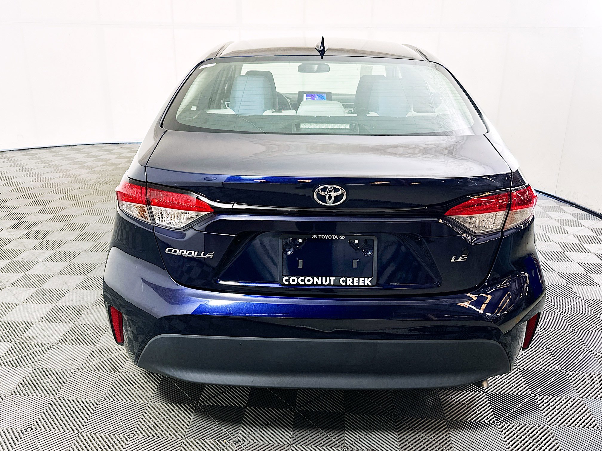 Used 2023 Toyota Corolla LE FWD image 4
