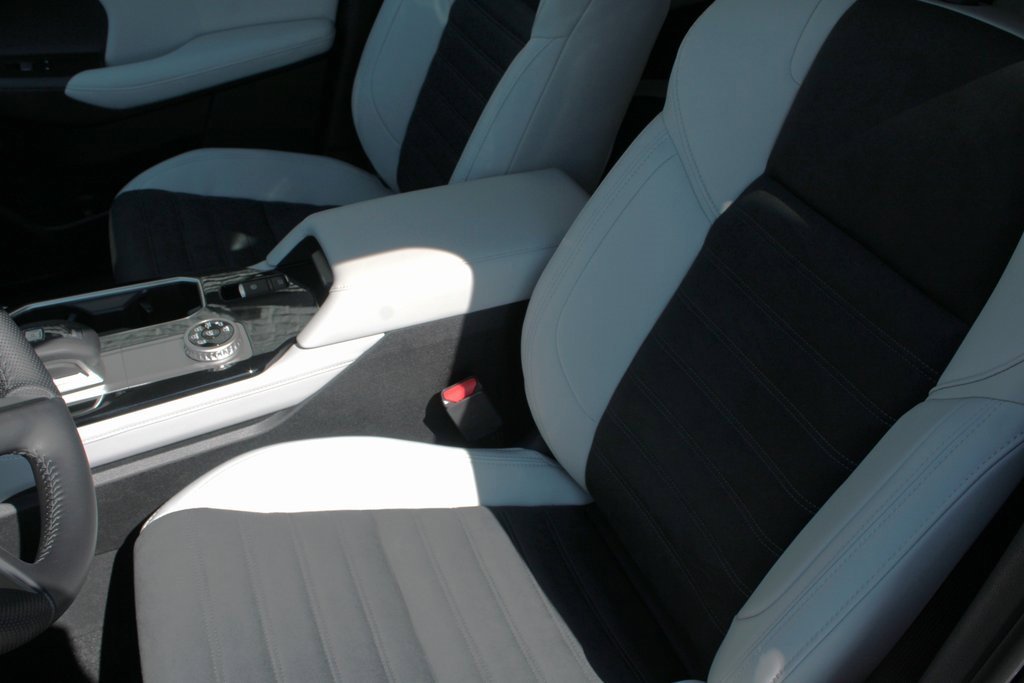 New 2025 Mitsubishi Outlander SE image 4