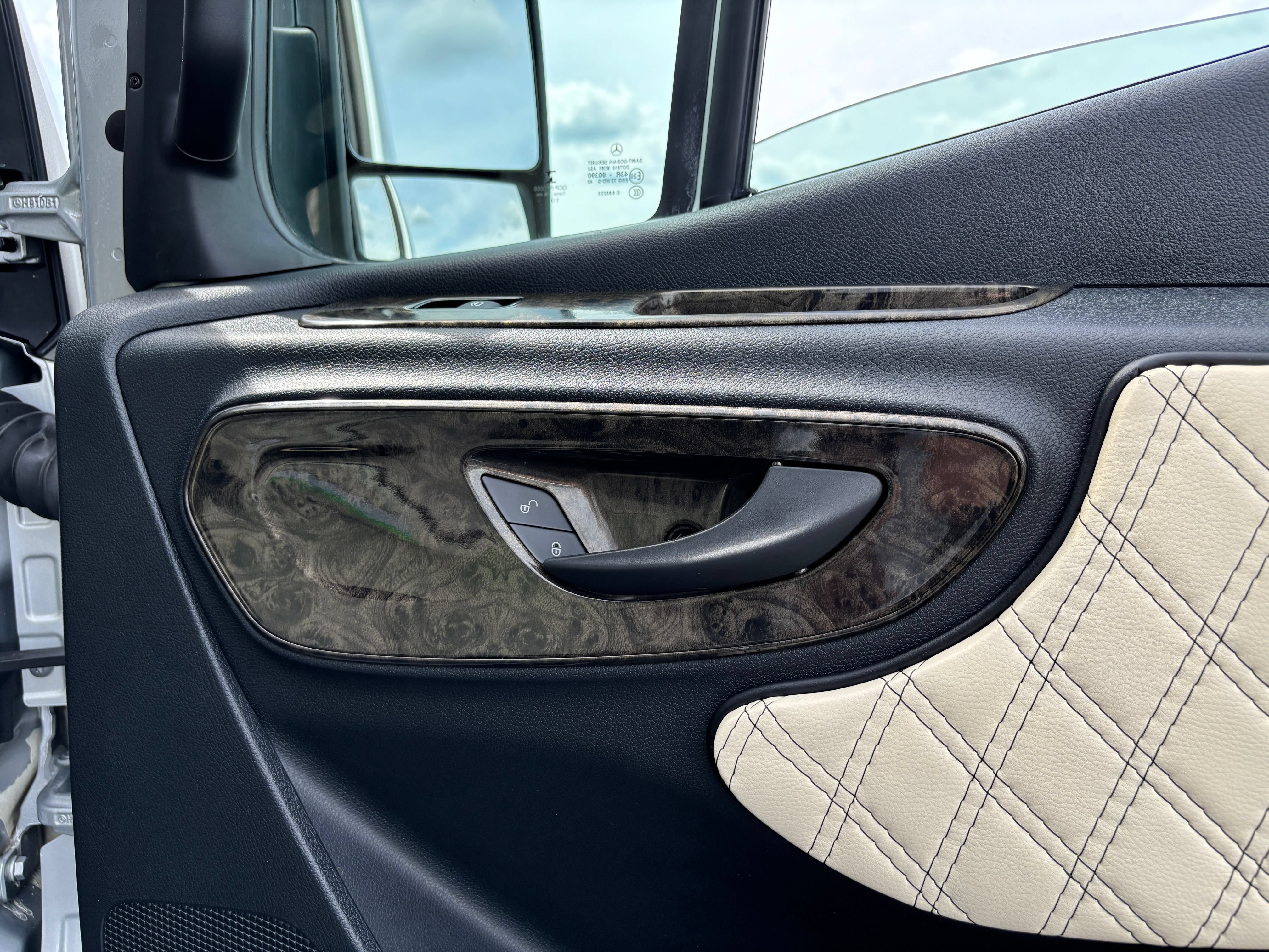 Used 2020 Mercedes-Benz Sprinter 3500 image 24