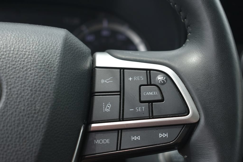 Used 2025 Toyota Highlander LE FWD image 16