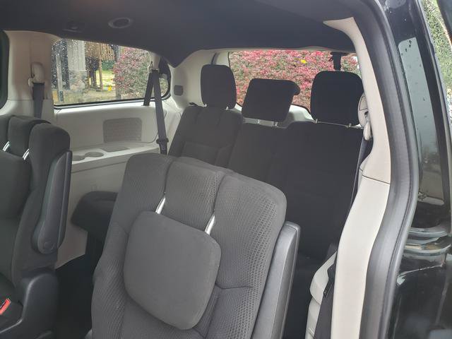 Used 2016 Dodge Grand Caravan SE FWD image 13