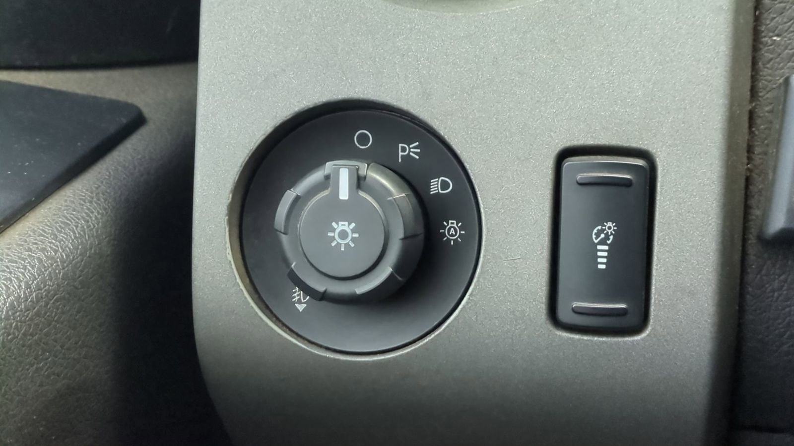 Used 2012 Ford F350 Lariat w/ Chrome Pkg image 16