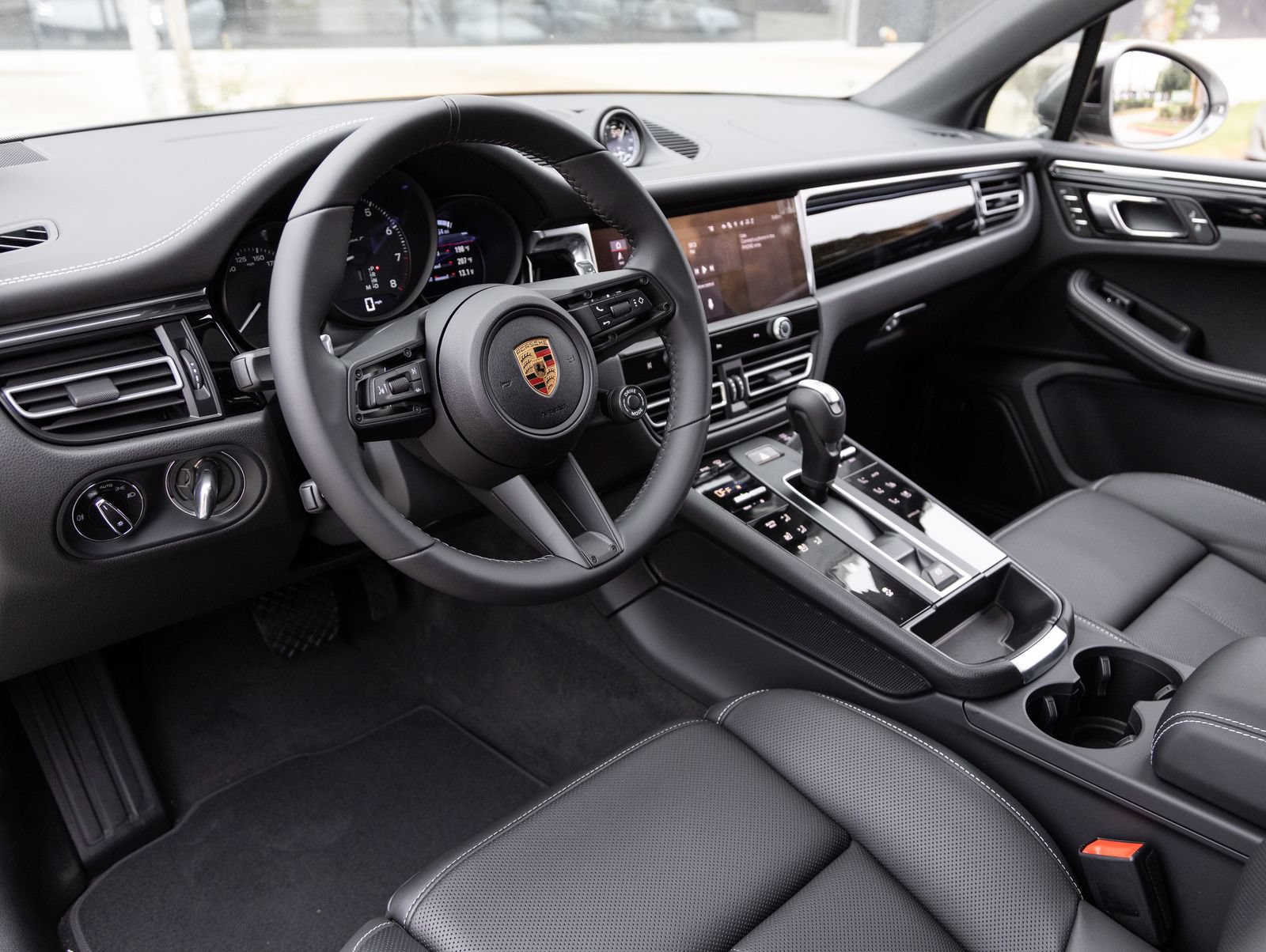 New 2026 Porsche Macan Turbo AWD/4WD image 4