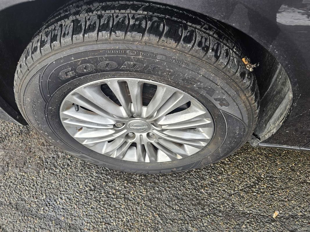 Used 2015 Chrysler Town & Country Touring-L w/ Driver Convenience Group image 8