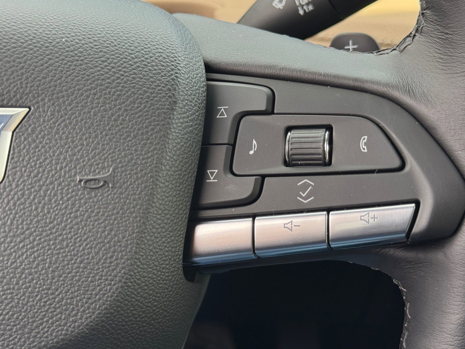 Used 2024 Cadillac XT4 Premium Luxury AWD/4WD image 26