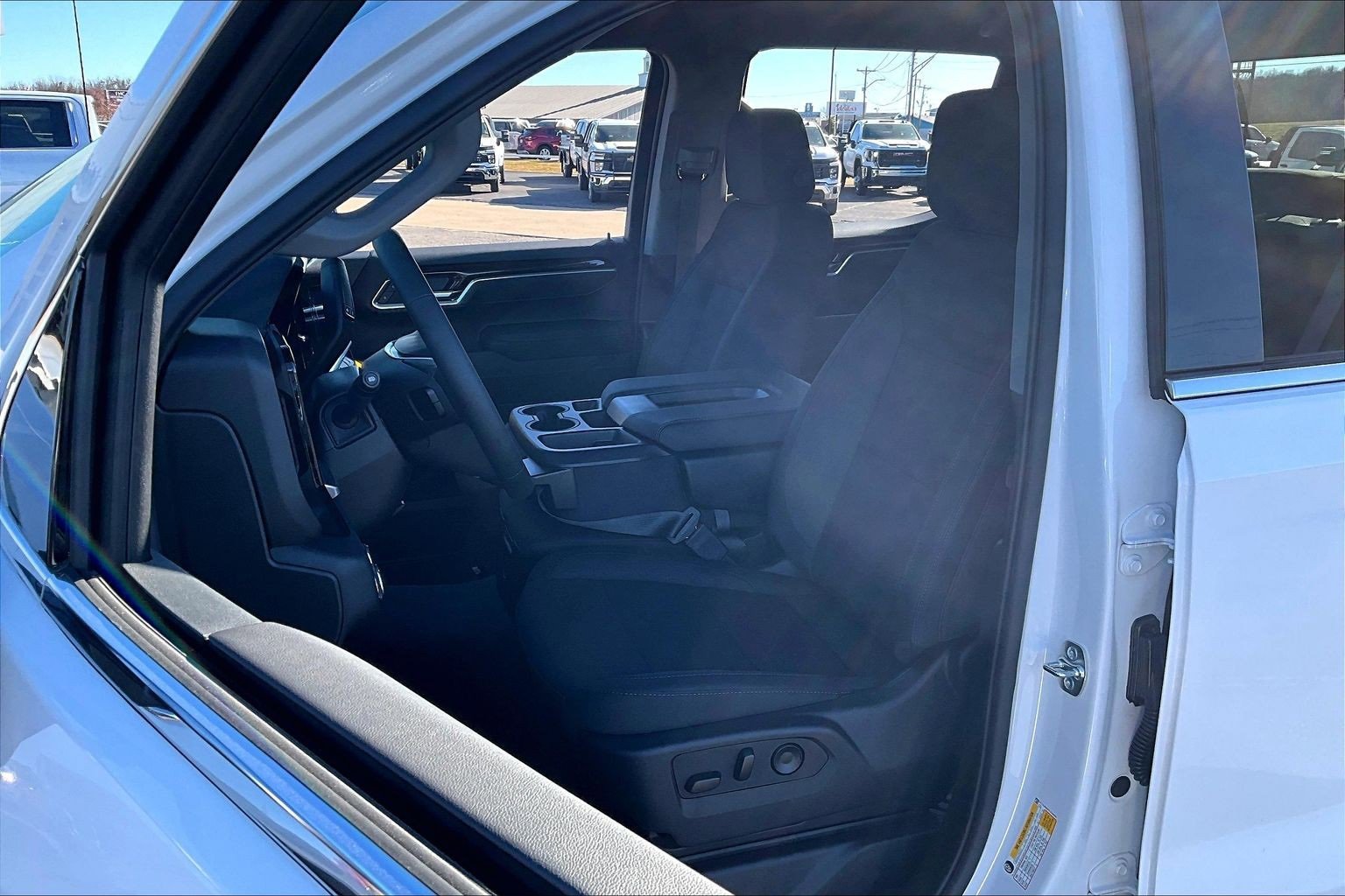 New 2026 GMC Sierra 1500 SLE w/ X31 Off-Road Package image 9