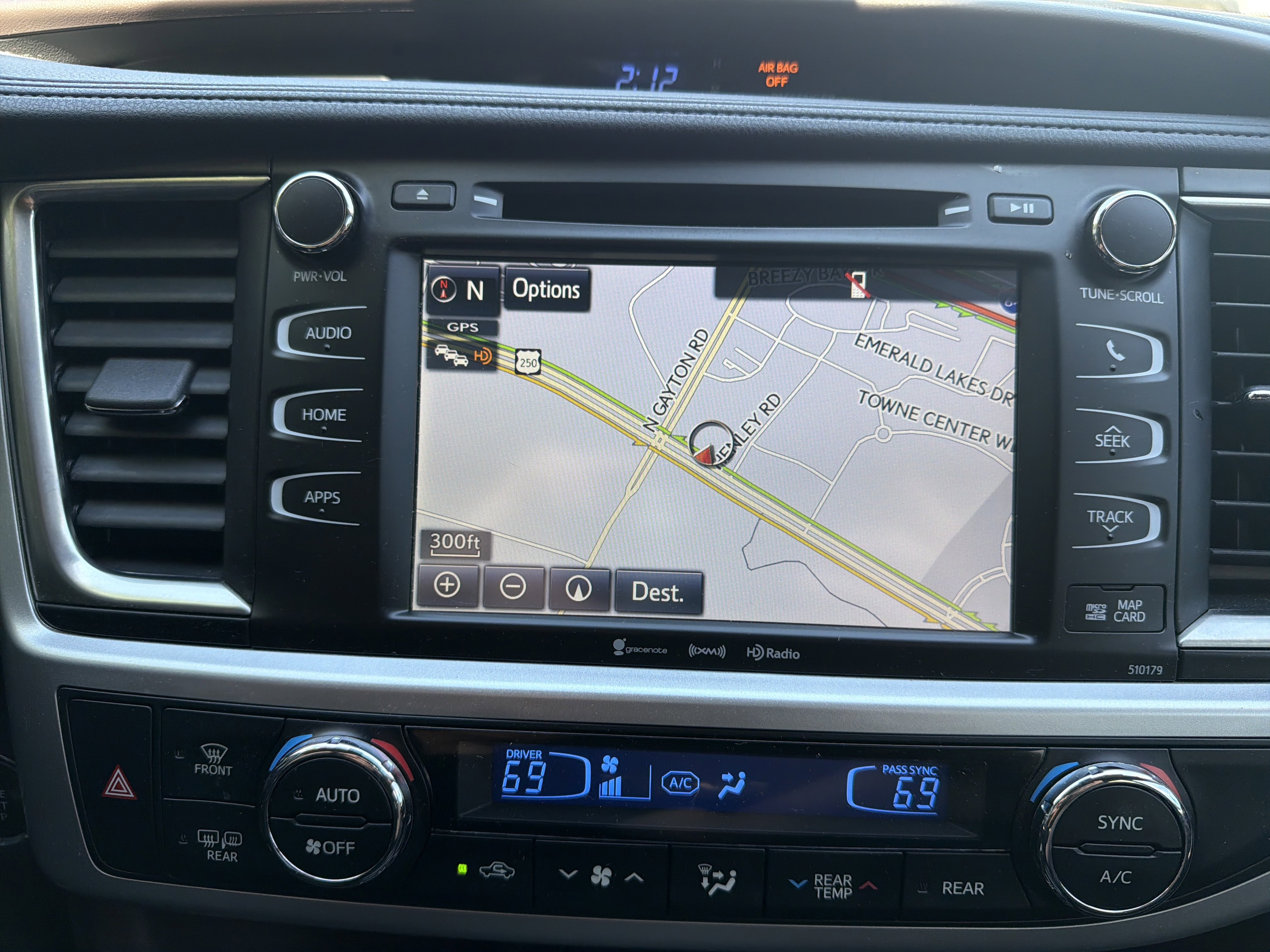 Used 2018 Toyota Highlander XLE image 24