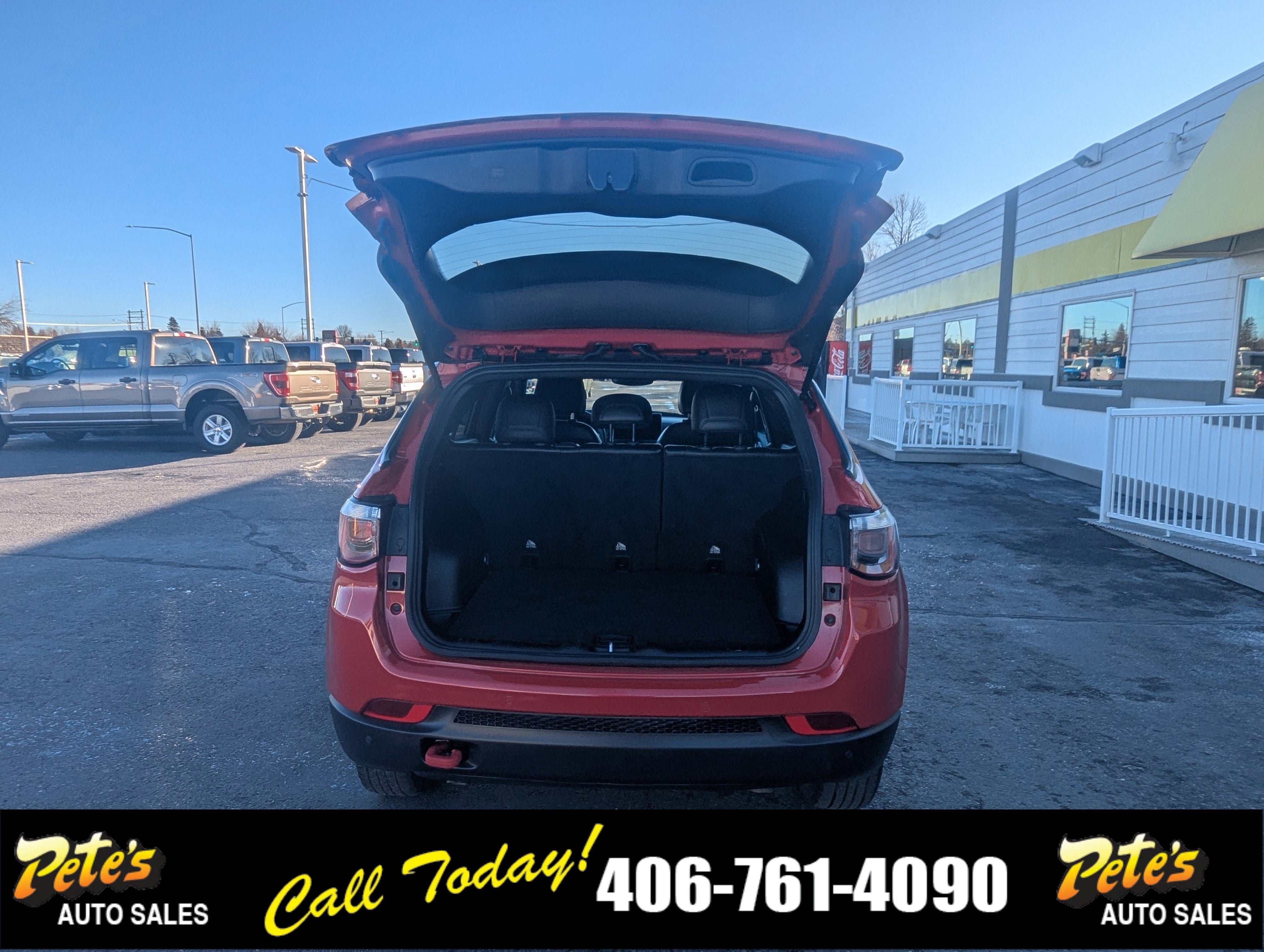 Used 2023 Jeep Compass Trailhawk image 11