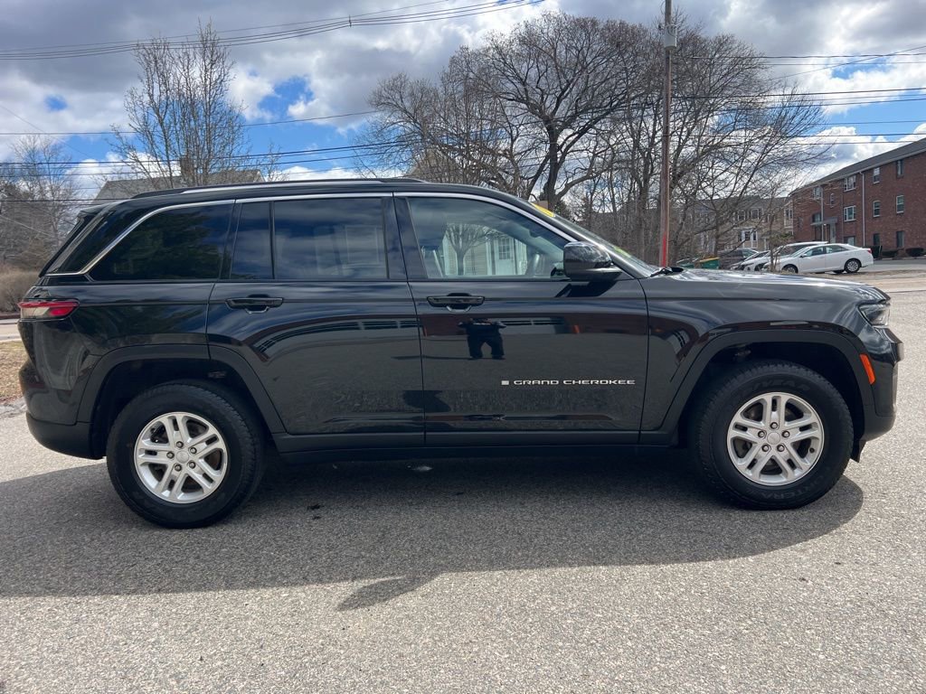 Used 2023 Jeep Grand Cherokee Laredo image 6