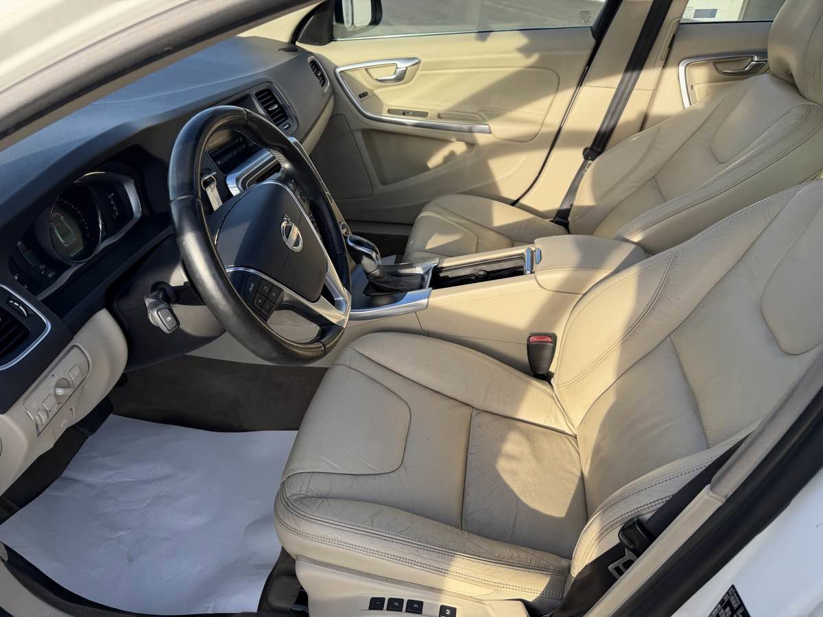 Used 2014 Volvo S60 T5 image 10