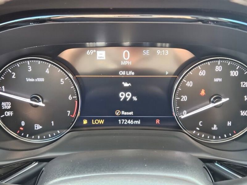 Used 2021 Buick Envision Avenir w/ Technology Package II image 24