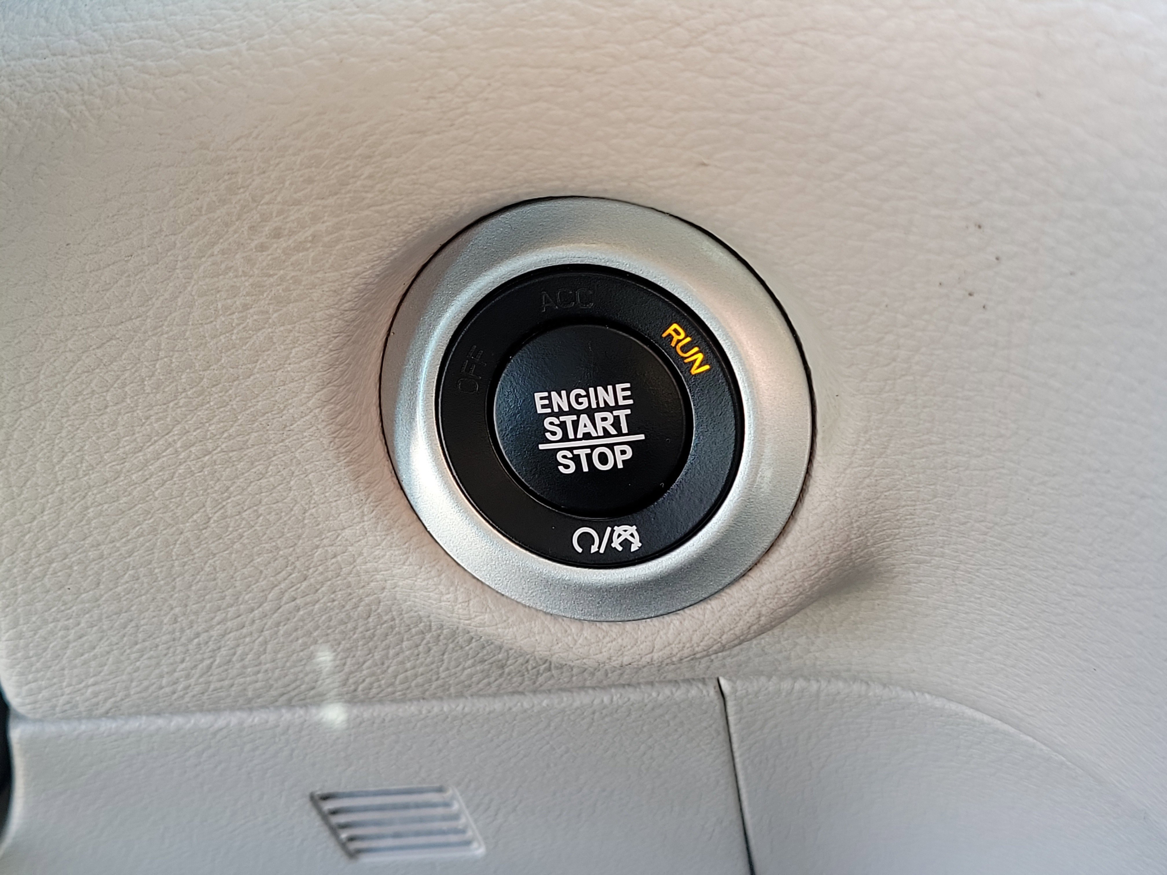 Used 2023 Chrysler Pacifica Touring-L FWD image 28