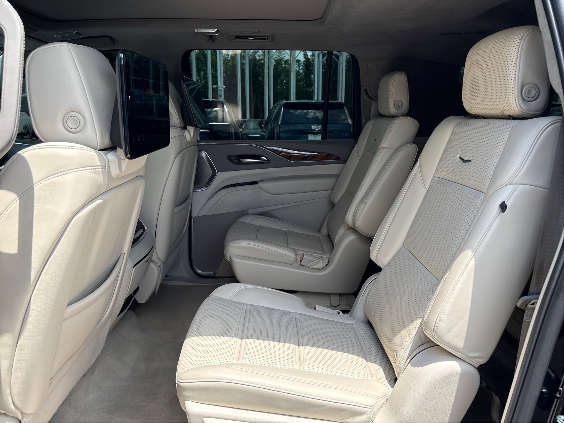 Certified 2023 Cadillac Escalade ESV Sport Platinum w/ LPO, ONYX Package RWD image 12