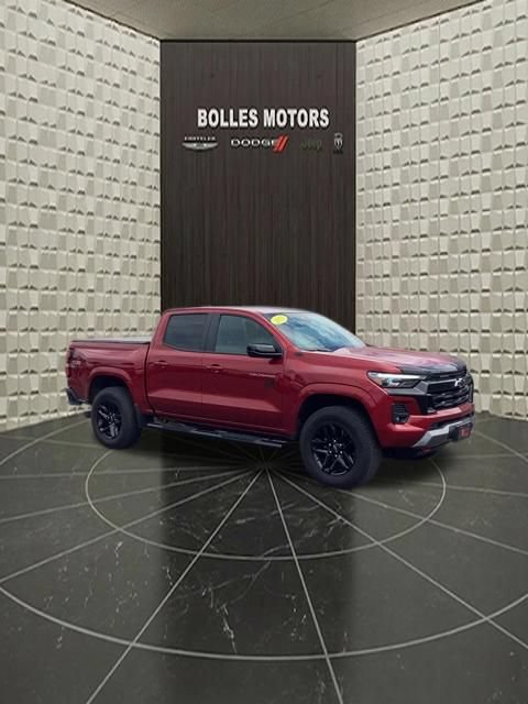 Used 2023 Chevrolet Colorado Z71 w/ Z71 Convenience Package 2 AWD/4WD image 2