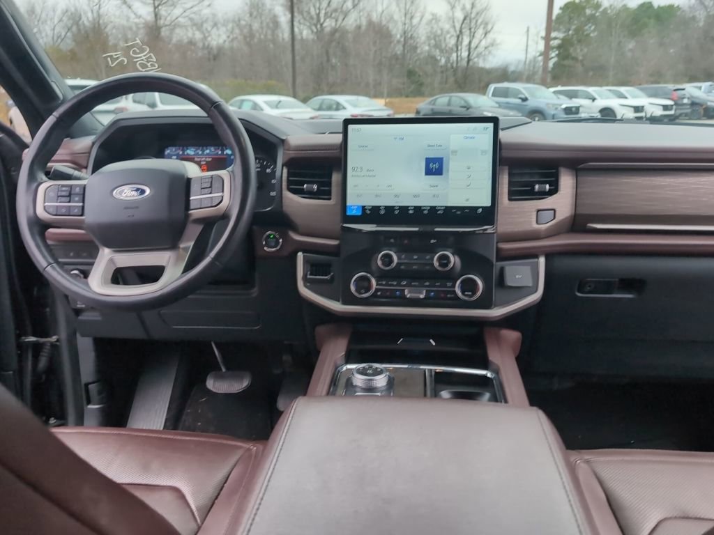 Used 2024 Ford Expedition Limited image 18
