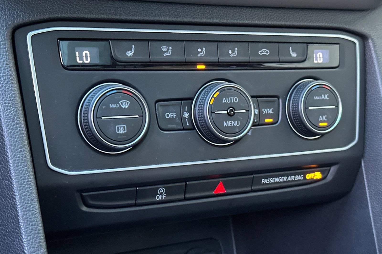 Used 2020 Volkswagen Atlas Cross Sport SE w/ Panoramic Sunroof Package image 23