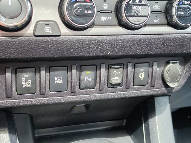 Used 2017 Toyota Tacoma Limited w/ Tow Package image 26