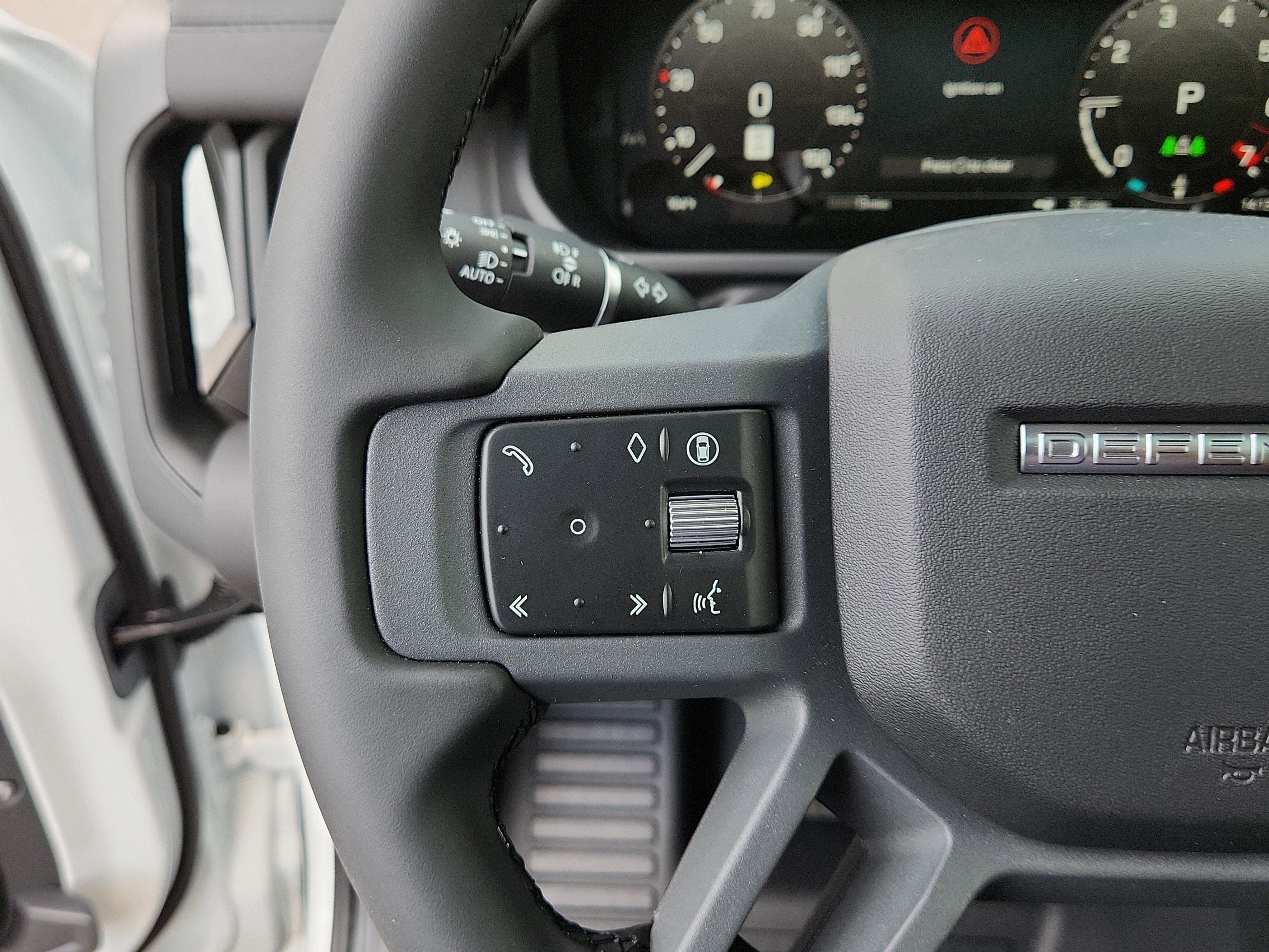 New 2025 Land Rover Defender 110 X-Dynamic SE image 23