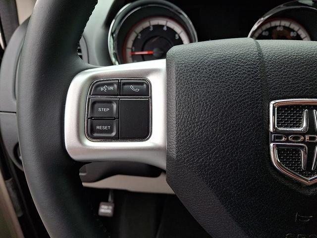 Used 2015 Dodge Grand Caravan SXT w/ UConnect Hands-Free Group FWD image 19