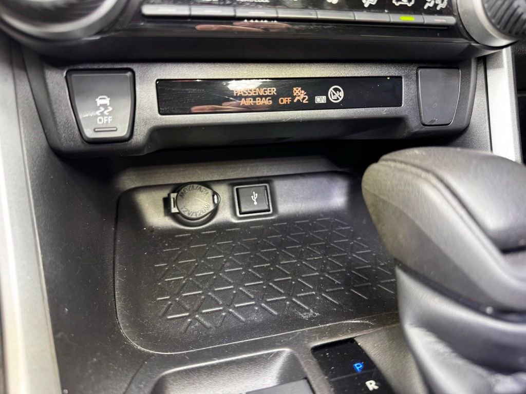 Certified 2022 Toyota RAV4 LE AWD/4WD image 31