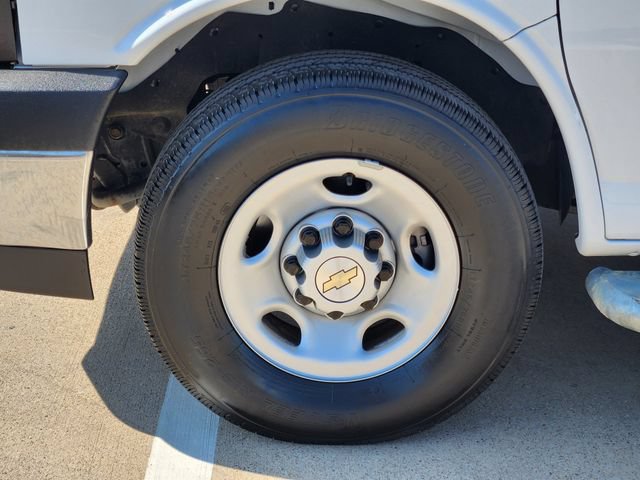 Used 2025 Chevrolet Express 2500 w/ Driver Convenience Package RWD image 17