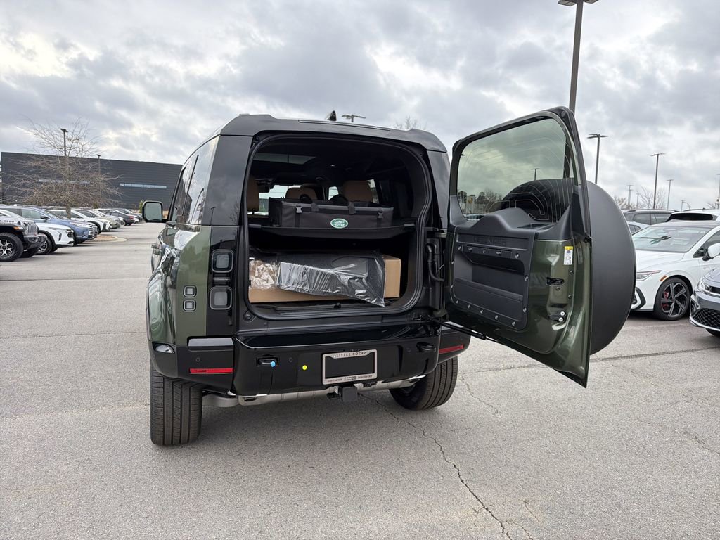 New 2026 Land Rover Defender 110 X-Dynamic SE image 12