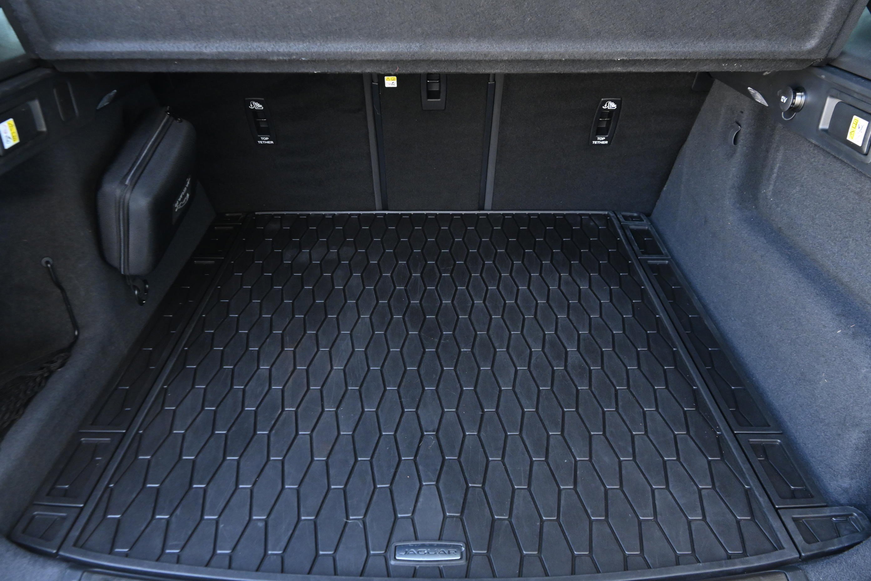 Used 2025 Jaguar F-PACE R-Dynamic S image 31