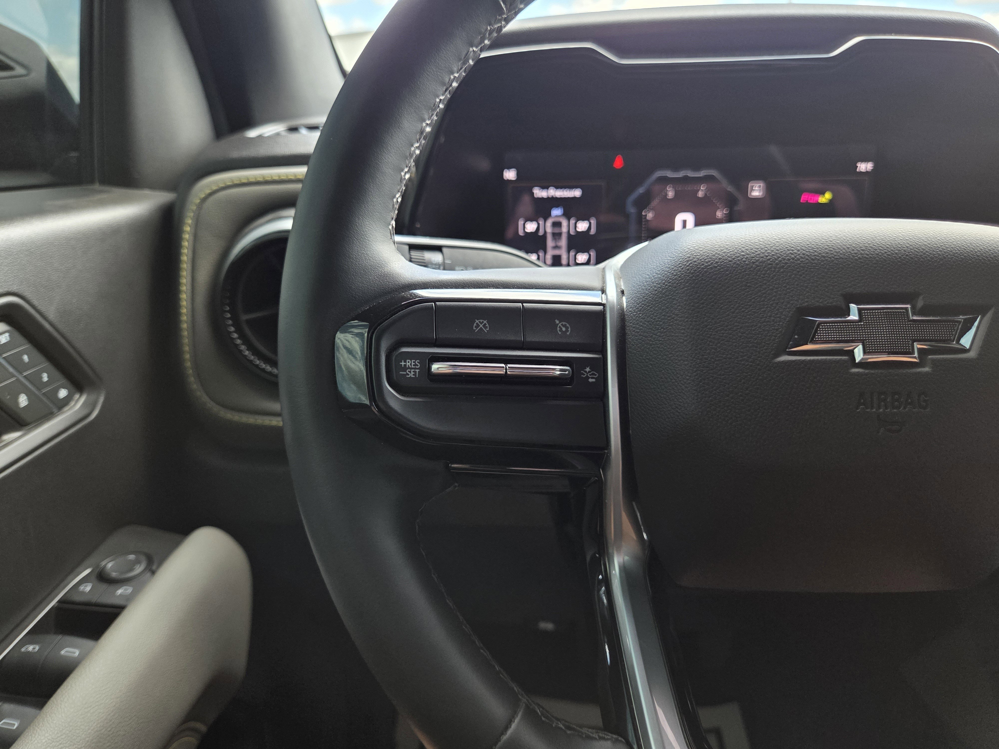 Used 2024 Chevrolet Colorado ZR2 w/ ZR2 Convenience Package III image 39