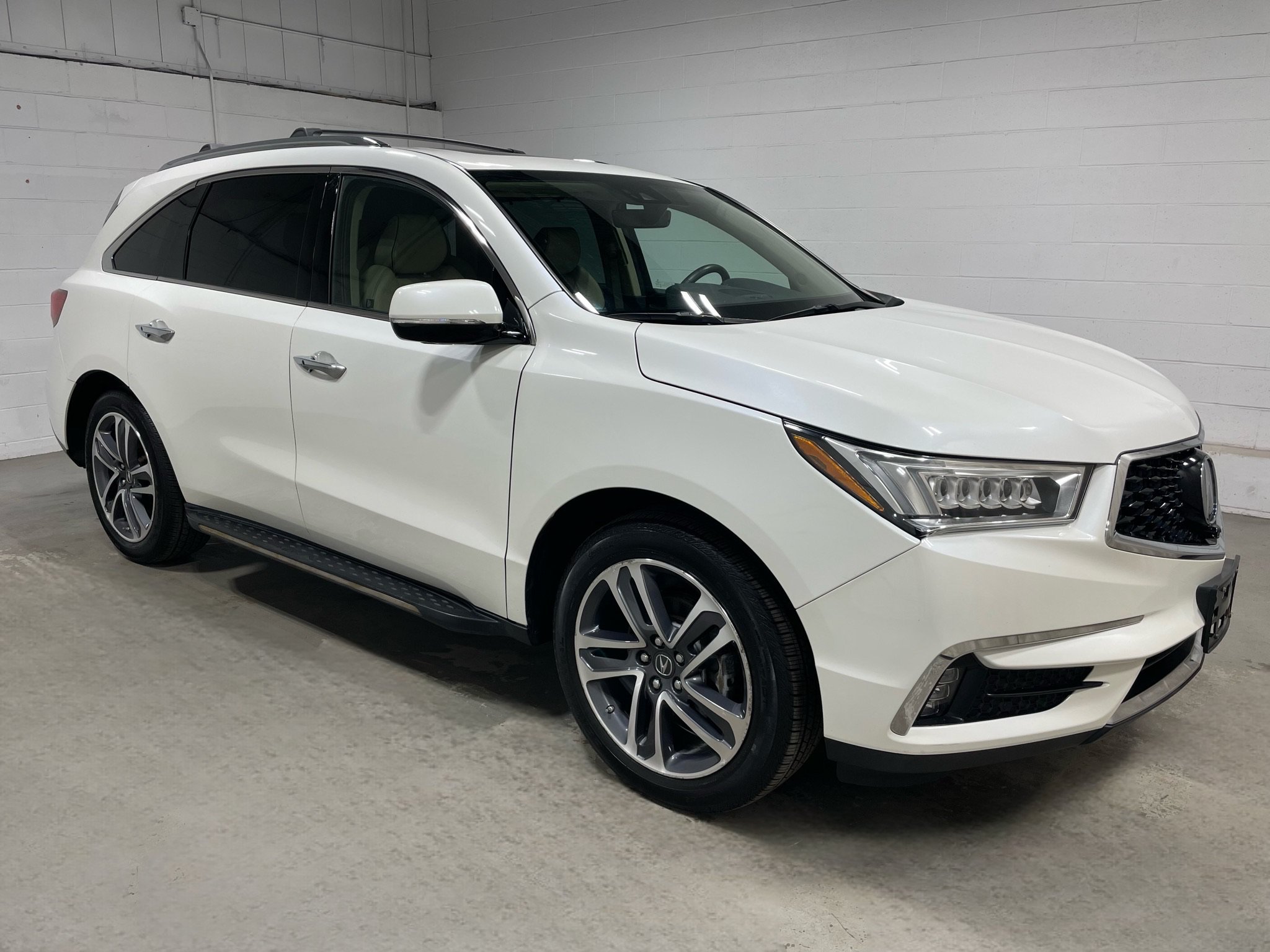 Used 2018 Acura MDX w/ Advance & Entertainment AWD/4WD image 3