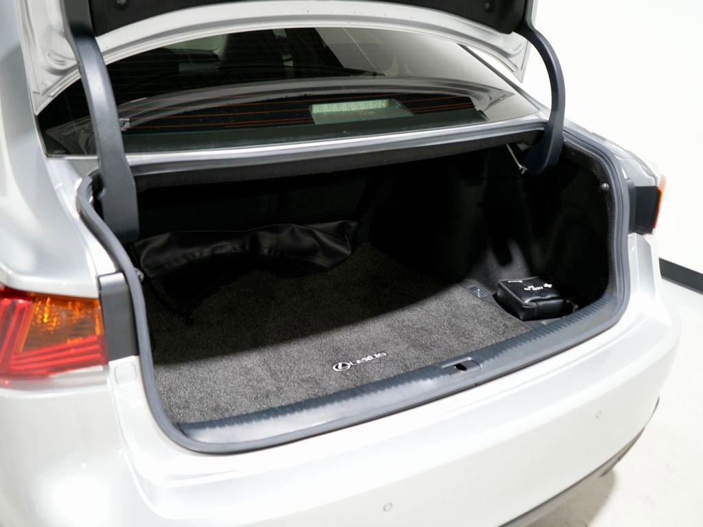 Used 2018 Lexus IS 300 300 w/ Comfort Package image 10