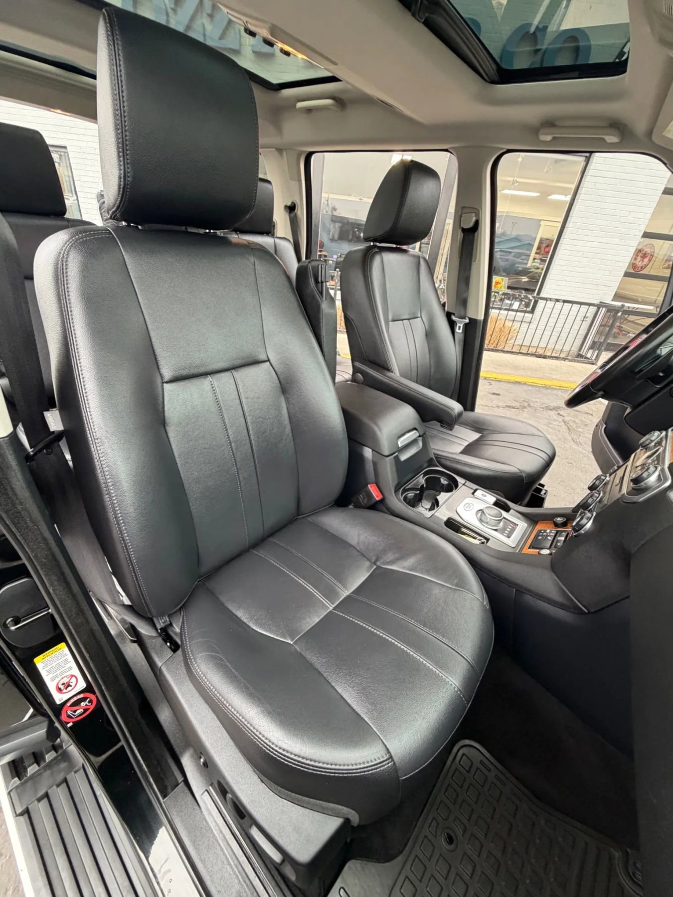 Used 2015 Land Rover LR4 HSE AWD/4WD image 16