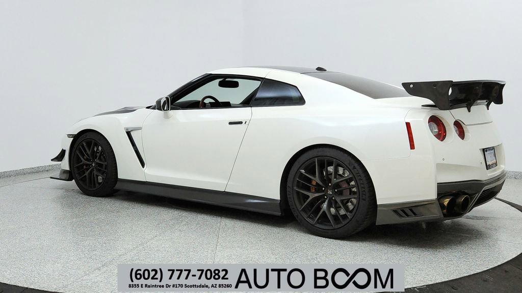 Used 2017 Nissan GT-R Premium w/ Premium Interior Package image 1