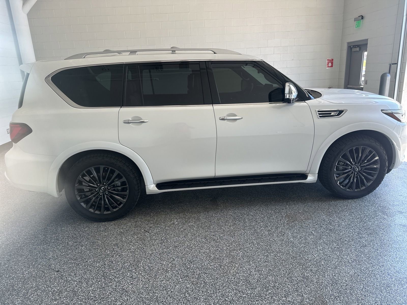 Certified 2023 INFINITI QX80 Sensory w/ Cargo Package AWD/4WD image 8