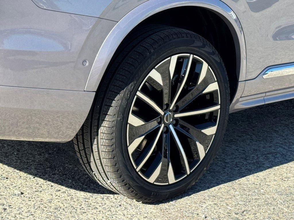 New 2026 Volvo XC90 T8 Plus w/ Protection Package Premier image 9