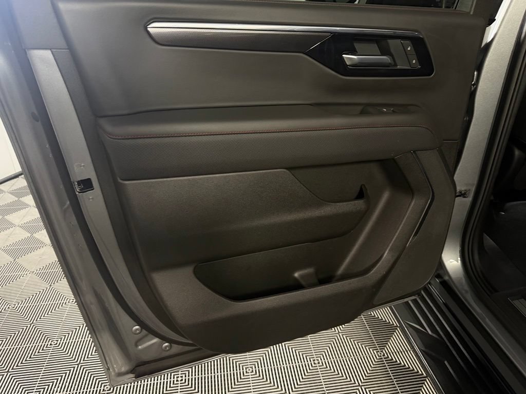 Used 2026 Chevrolet Suburban RST AWD/4WD image 29